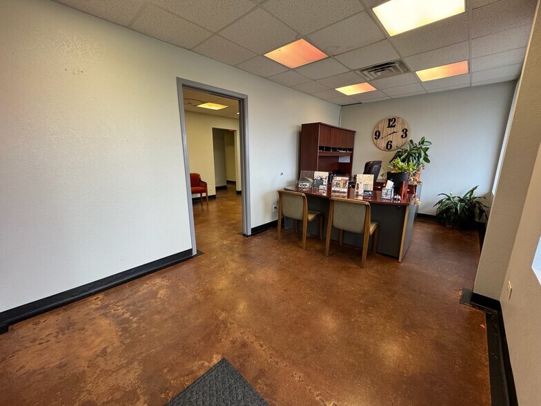 More Photos Of 2303 S Danville Dr, Abilene Office For Lease