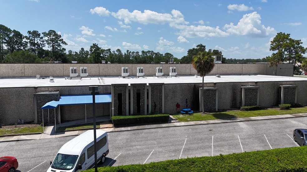 More Photos Of 8230 Baycenter Rd, Jacksonville Warehouse For Lease