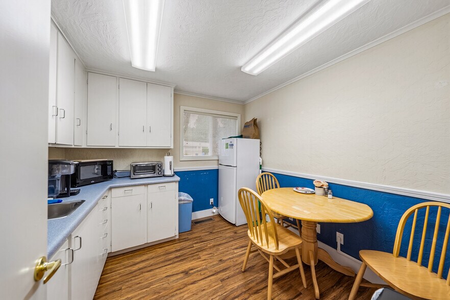 More Photos Of 21990 Highway 62, Shady Cove Healthcare For Sale