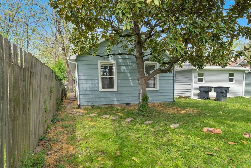 More Photos Of 2550 Broadway St, New Albany Apartments For Sale