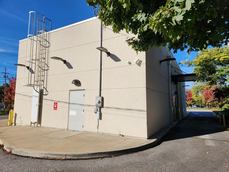 More Photos Of 6401 Broadway Ave, Cleveland Drugstore For Lease