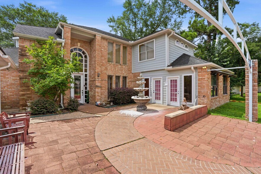 More Photos Of 13700 Lakewood Forest Dr, Houston Office For Sale