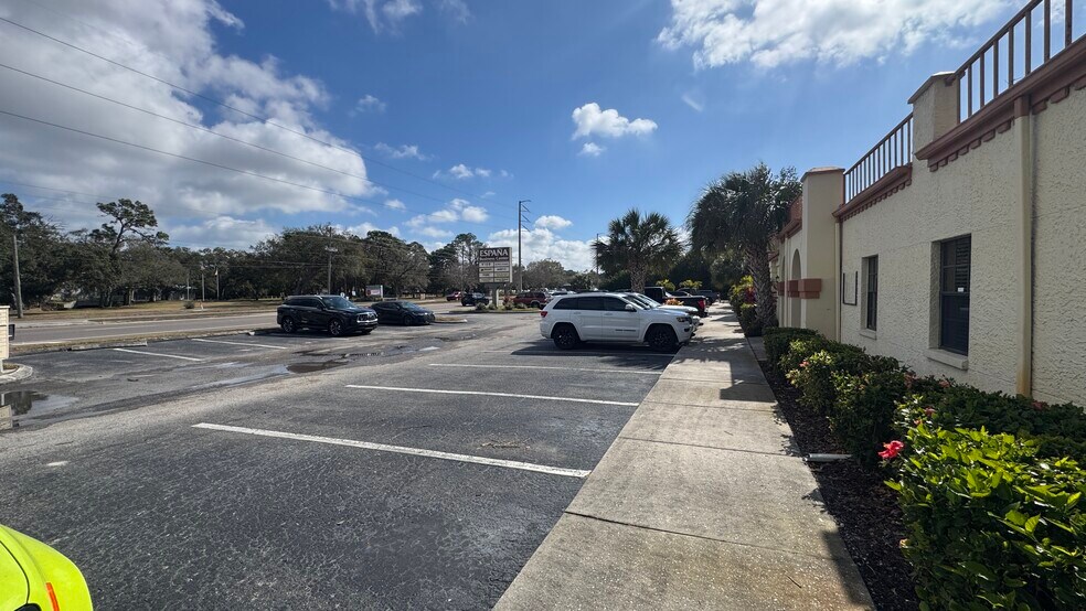 More Photos Of 1684 N Belcher Rd, Clearwater Flex For Lease