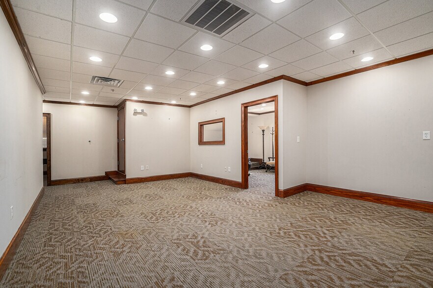 More Photos Of 145 Towne Lake Pky, Woodstock Office For Lease