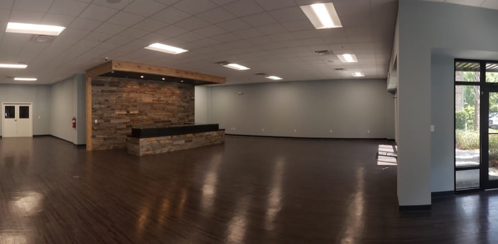 More Photos Of 547 Long Point Rd, Mount Pleasant Flex For Lease