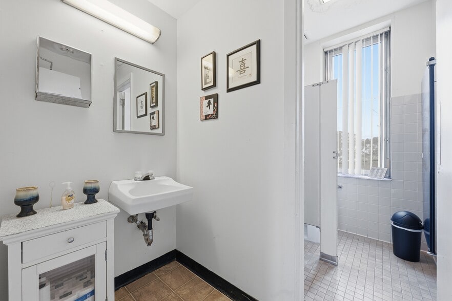 More Photos Of 55 Curtis St, New Britain Freestanding For Sale