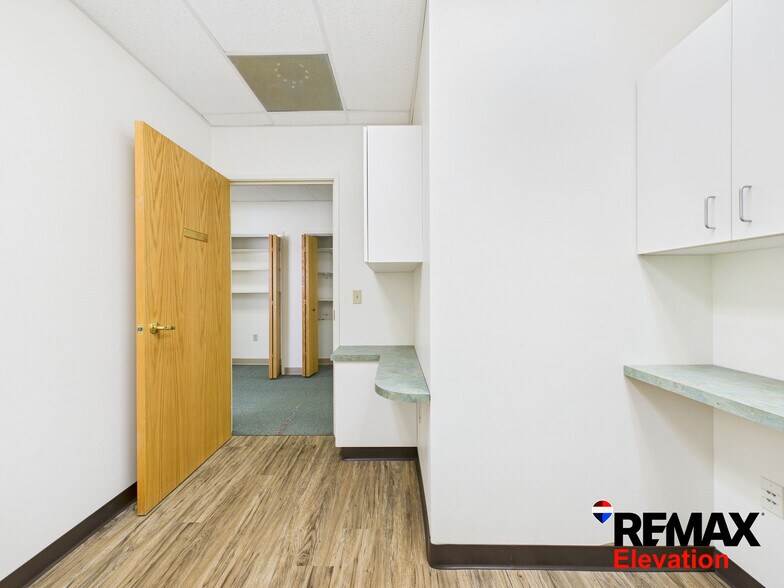 More Photos Of 156 N 6th St, Basin Office For Lease