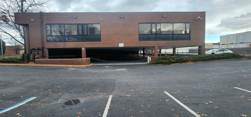 More Photos Of 1 Michael Ave, Farmingdale Office For Lease