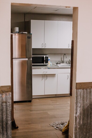 More Photos Of 13893 US Highway 87, Adkins Flex For Sale