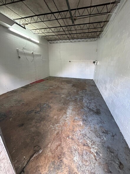 More Photos Of 4631-4641 NW 8th Ave, Oakland Park Warehouse For Lease