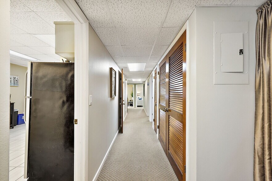 More Photos Of 609 W Montrose St, Clermont Office For Sale