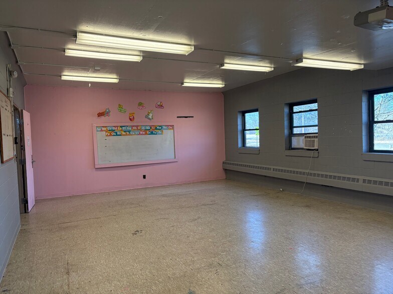 More Photos Of 1011 Gorge Blvd, Akron Office For Sale