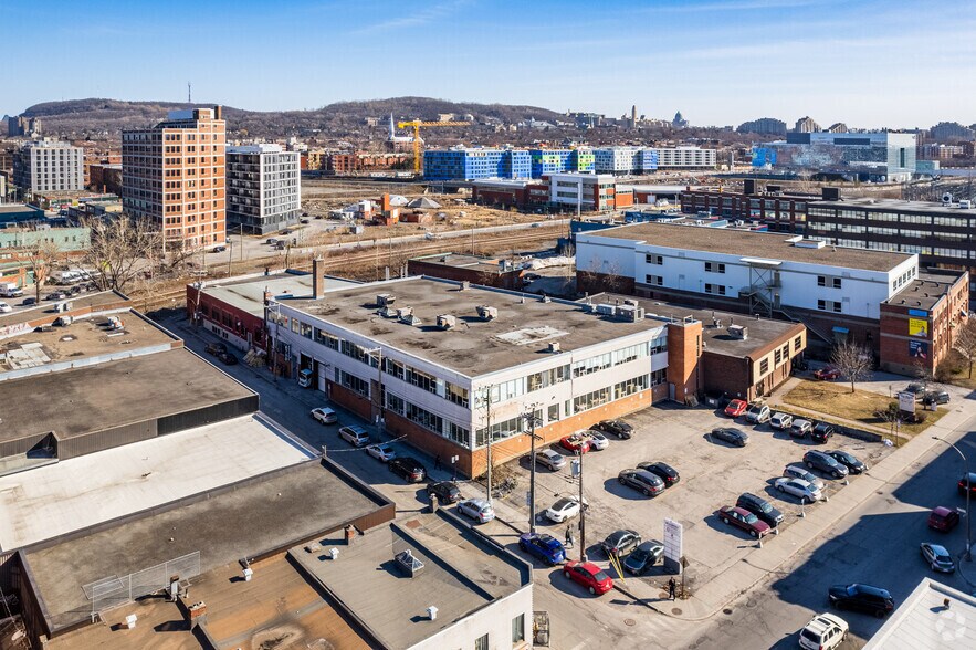 More Photos Of 6750-6800 Hutchison, Montréal Warehouse For Lease