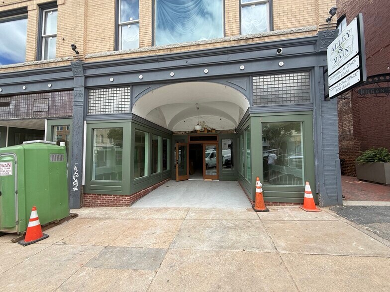 More Photos Of 121 N Main St, Salisbury Storefront Retail Office For Lease