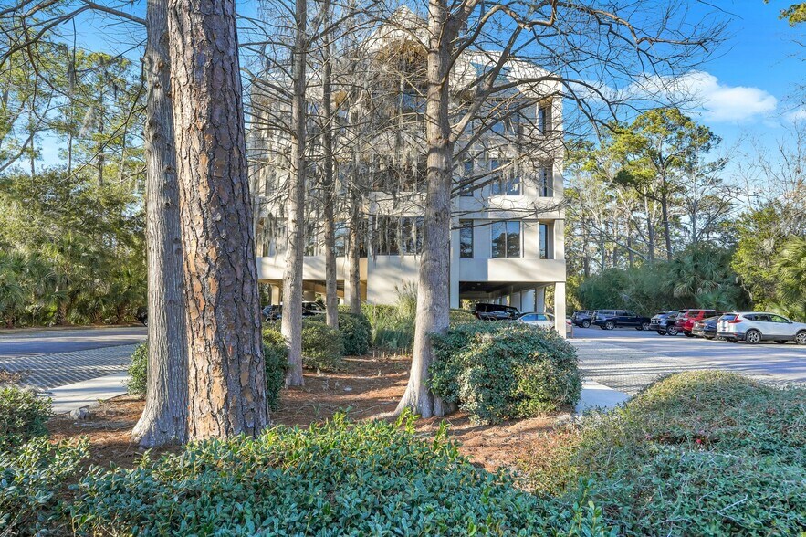 More Photos Of 52 New Orleans Rd, Hilton Head Island Office For Sale