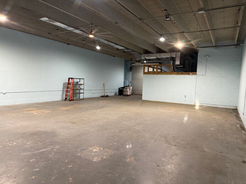 More Photos Of 430 Ansin Blvd, Hallandale Beach Warehouse For Lease