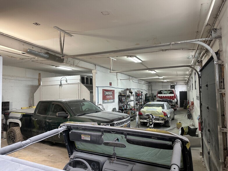 More Photos Of 3816 Grandview Ave, Gurnee Warehouse For Sale