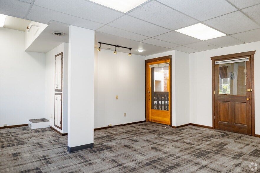 More Photos Of 106 Main St, Boise General Retail For Lease