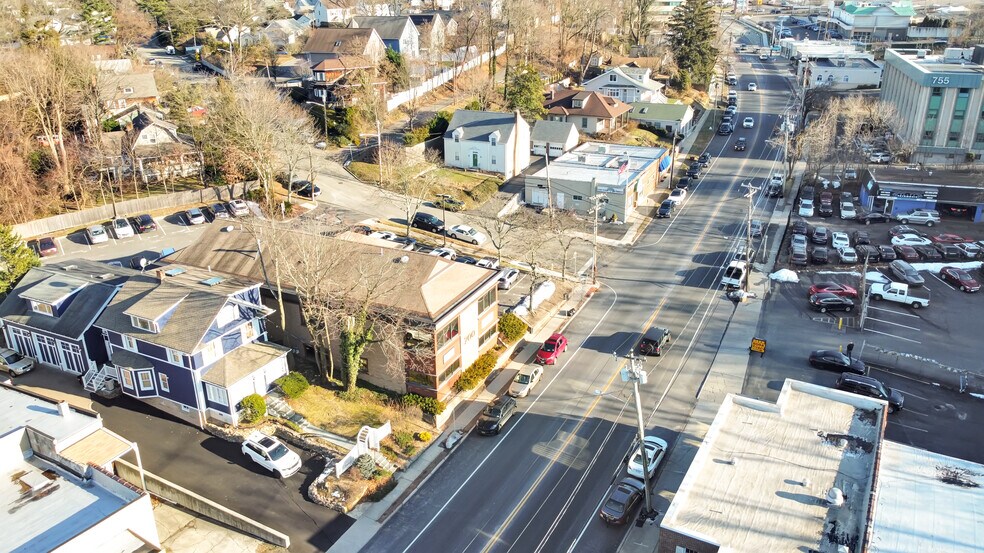 More Photos Of 700 New York Ave, Huntington Medical For Lease