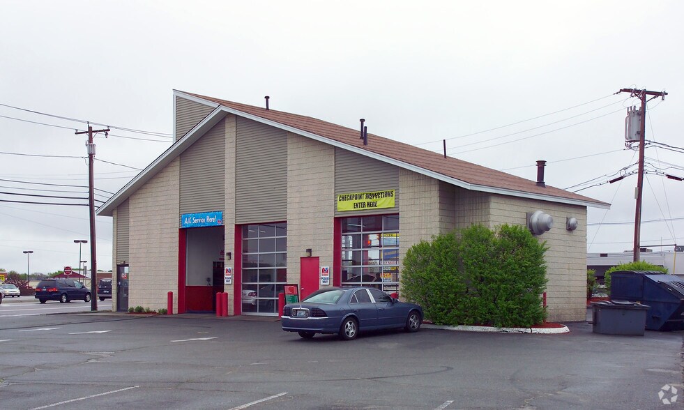 More Photos Of 1201-1205 Fall River Ave, Seekonk Unknown For Lease