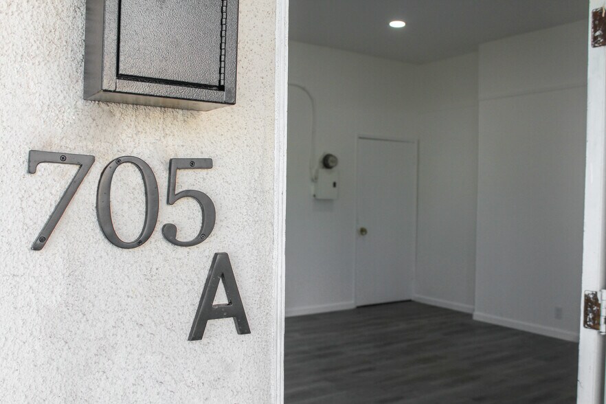 Primary Photo Of 3265 E 7th St, Long Beach Storefront Retail Residential For Lease