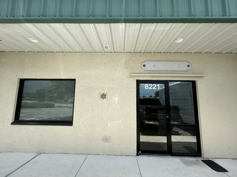 More Photos Of 8221-8239 Blaikie Ct, Sarasota Warehouse For Lease