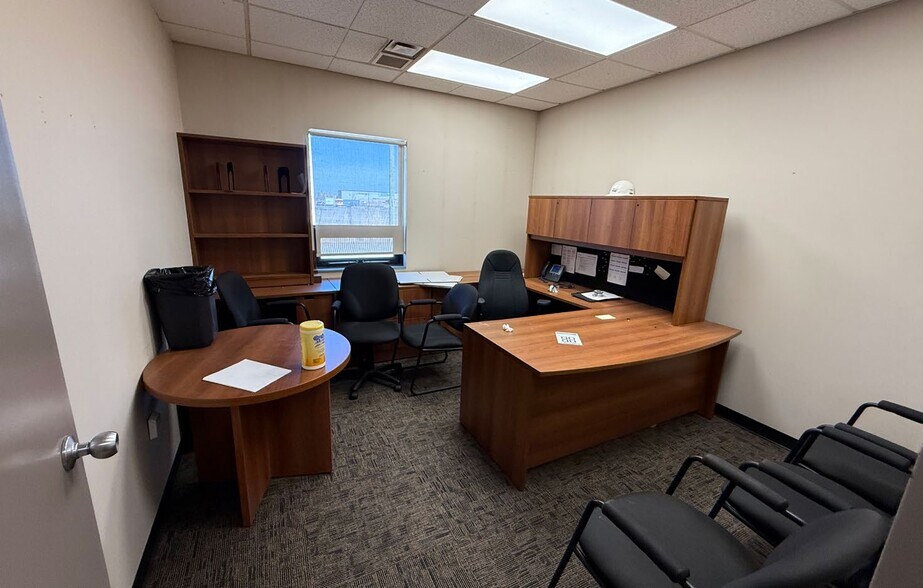 More Photos Of 23 Smith St, St Catharines Manufacturing For Lease