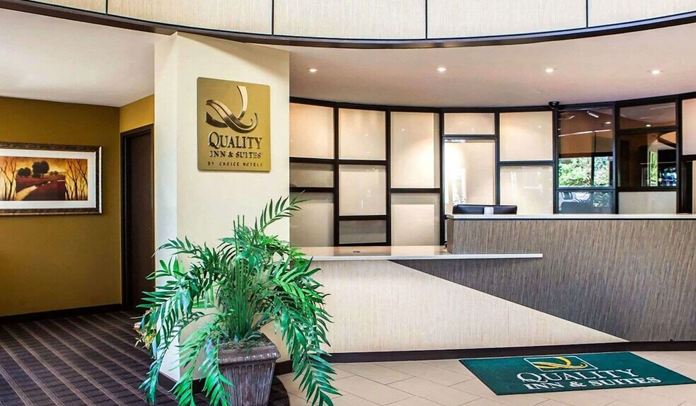 More Photos Of 4112 N Brandywine Dr, Peoria Hotel For Sale