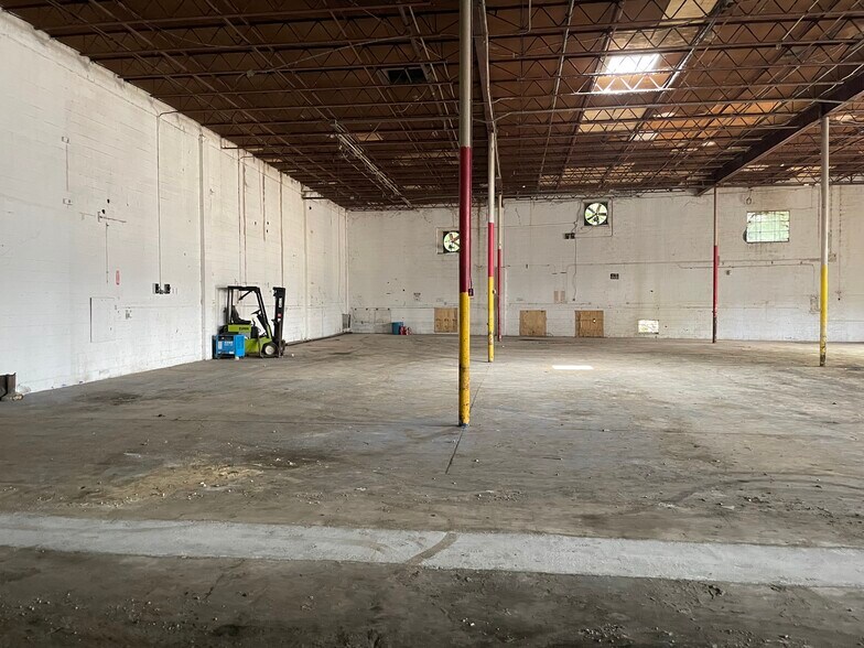 More Photos Of 5214-5216 Monroe Pl, Hyattsville Warehouse For Lease