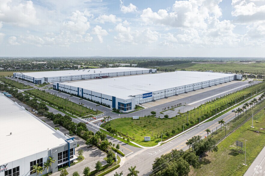 More Photos Of 21301 NW 43rd ave, Miami Gardens Distribution For Lease