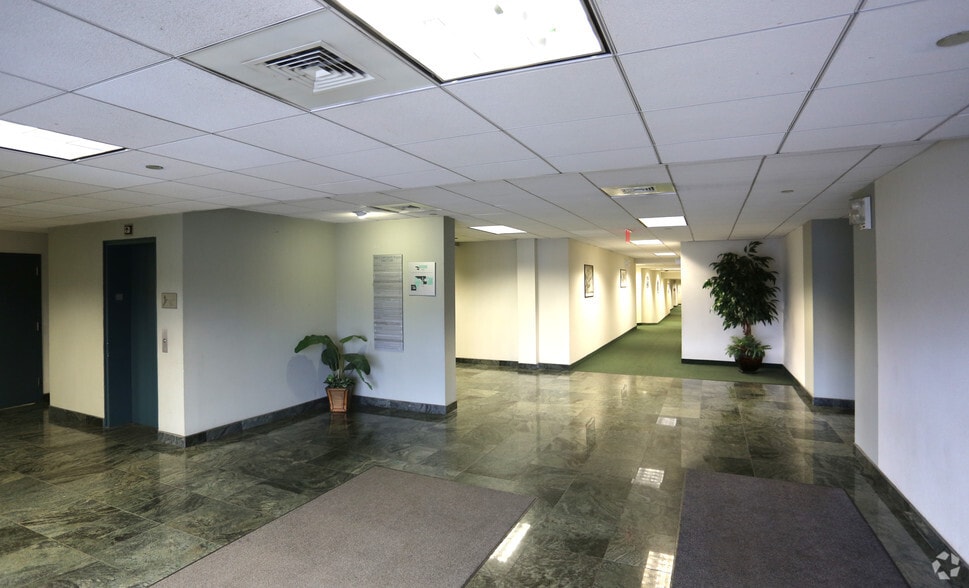 Primary Photo Of 500 Bi-County Blvd, Farmingdale Office For Lease