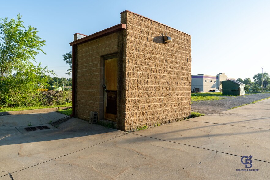 More Photos Of 3311 N Belt Hwy, Saint Joseph Carwash For Sale