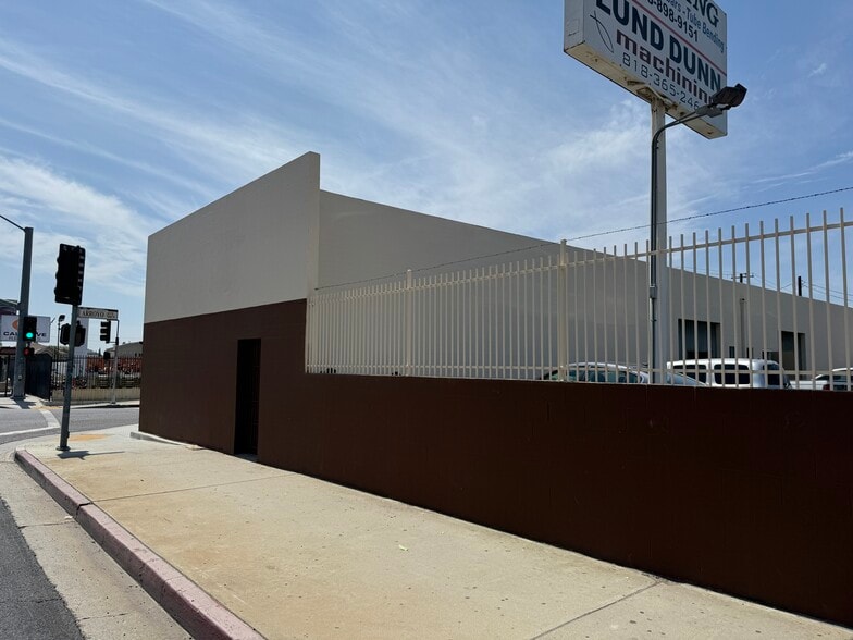 More Photos Of 508 Glenoaks Blvd, San Fernando Industrial For Sale