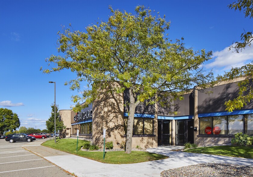 More Photos Of 401-429 W Travelers Trl, Burnsville Research And Development For Lease
