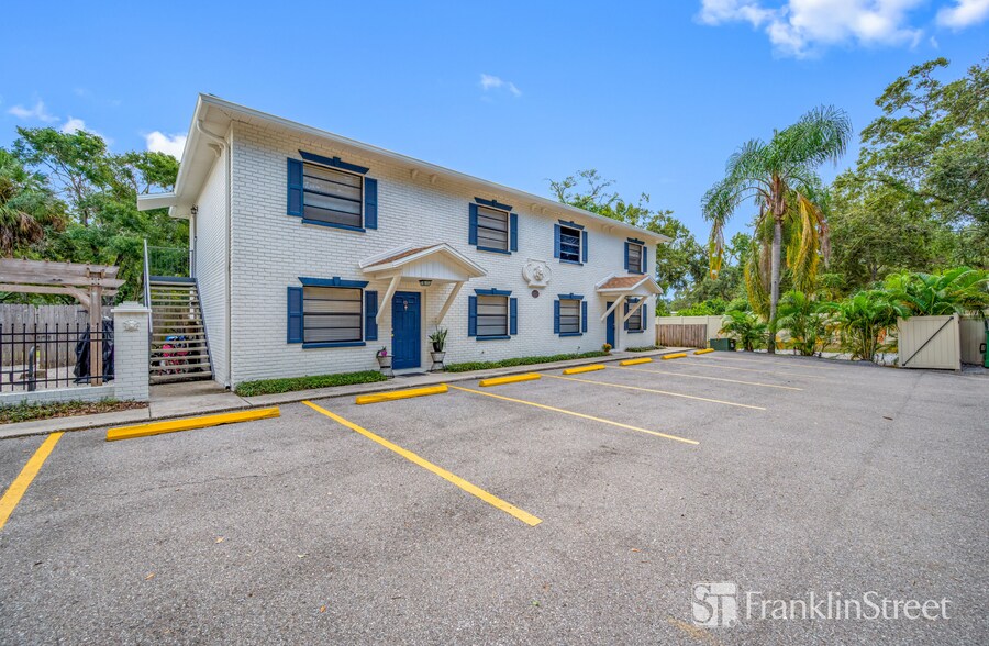 More Photos Of 7802-7806 Colonial Club Ct, Riverview Apartments For Sale