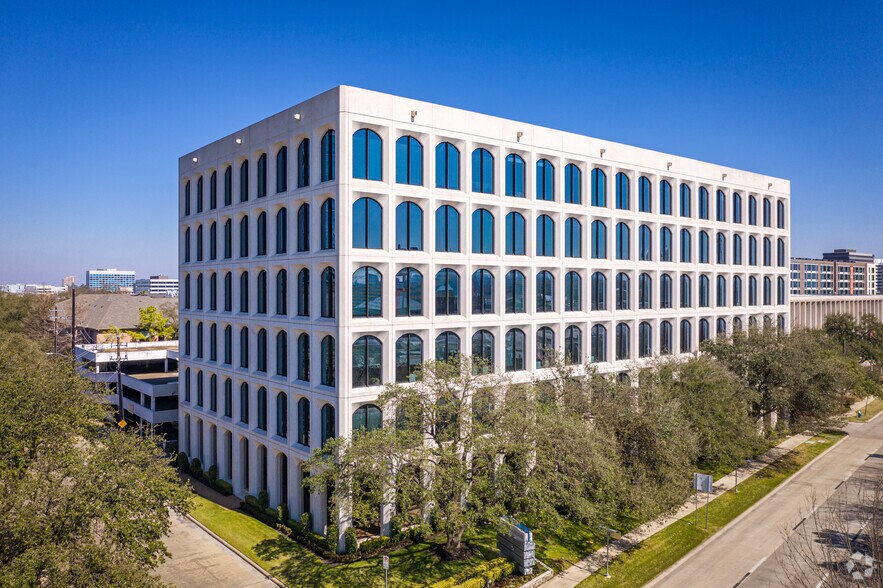 More Photos Of 3120 Southwest Fwy, Houston Office For Lease