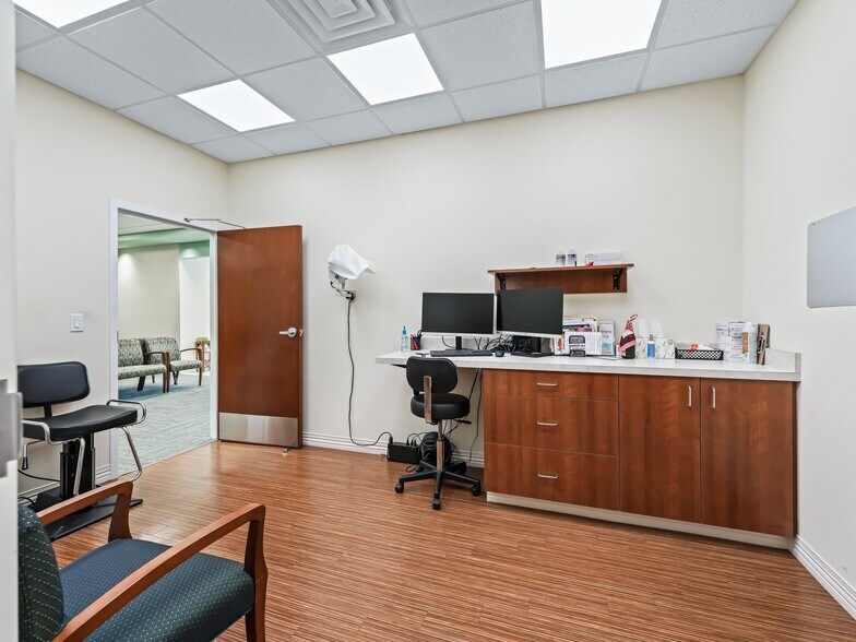 More Photos Of 4636 Bellwether Ln, Oxford Medical For Lease