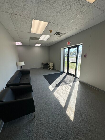 More Photos Of 110 Langley Rd, Rome Office For Lease