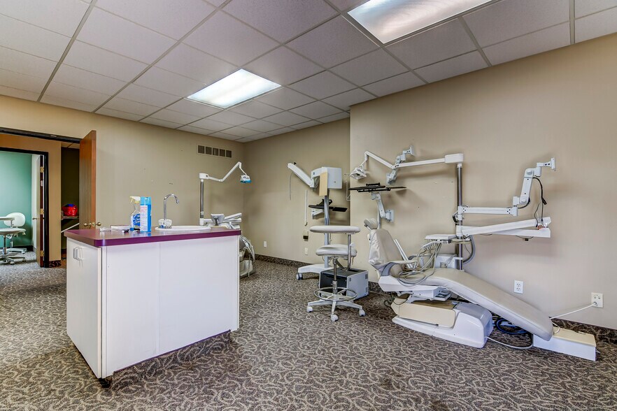 More Photos Of 2965 S MacArthur Blvd, Springfield Medical For Sale