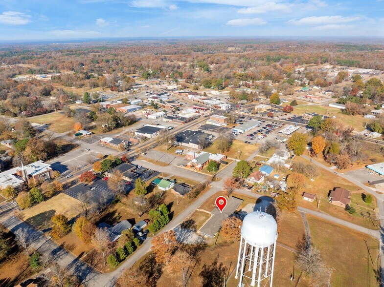 Primary Photo Of 105 Kentucky Ave S, Parsons Light Distribution For Sale