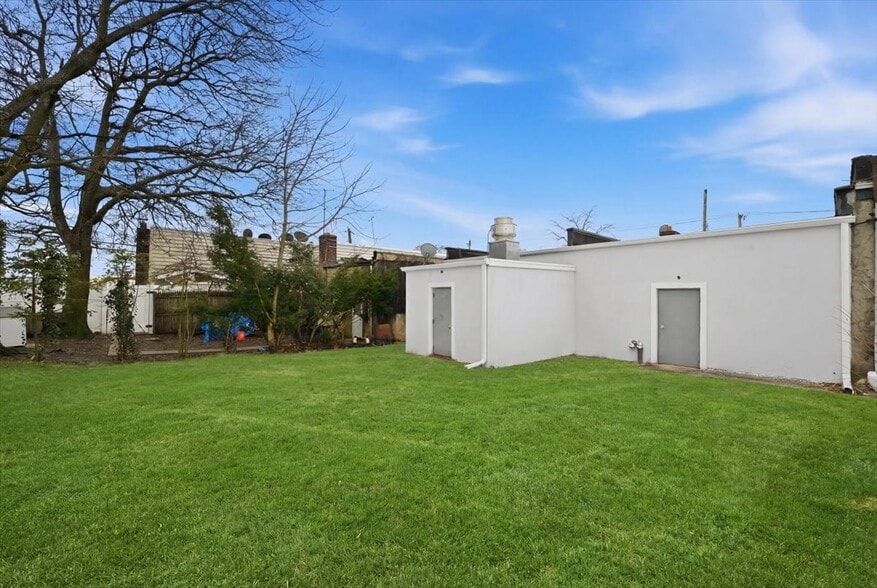 More Photos Of 1621-1623 Grand Ave, North Baldwin Storefront For Lease