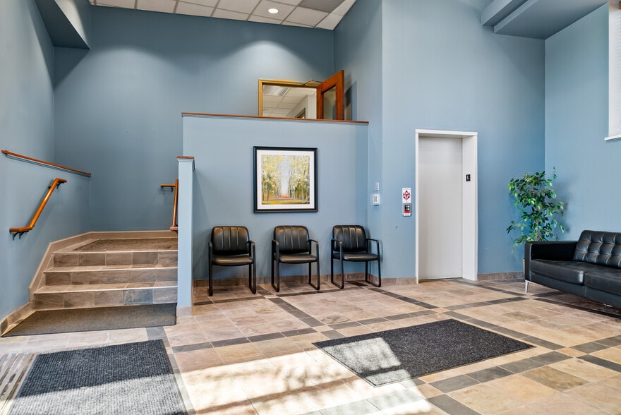 More Photos Of 322 W Lincoln Ave, Royal Oak Office For Lease