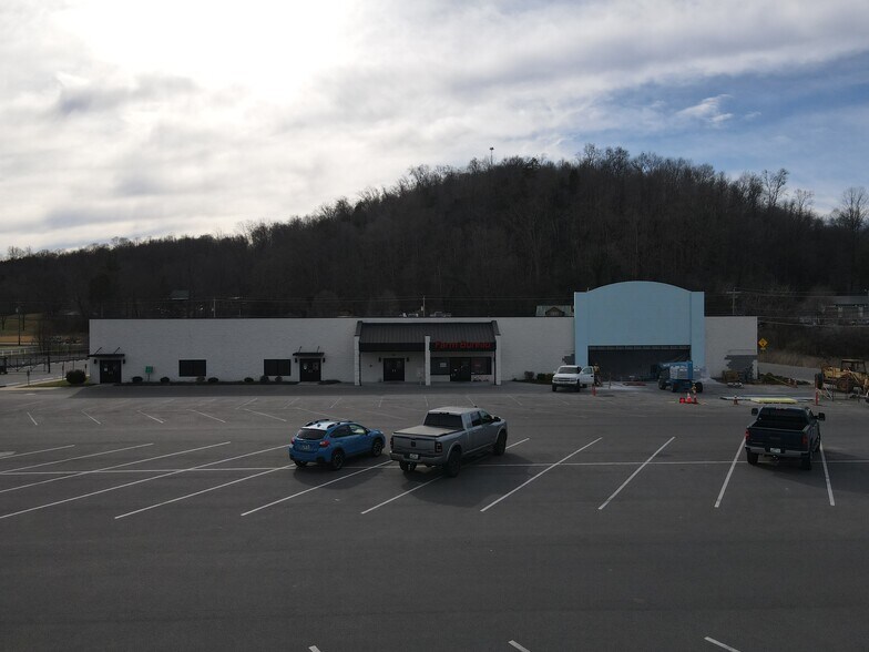 Primary Photo Of 1749 US-19E, Elizabethton Flex For Sale