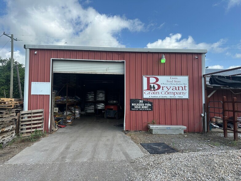 More Photos Of 1610 E Ennis Ave, Ennis Freestanding For Sale