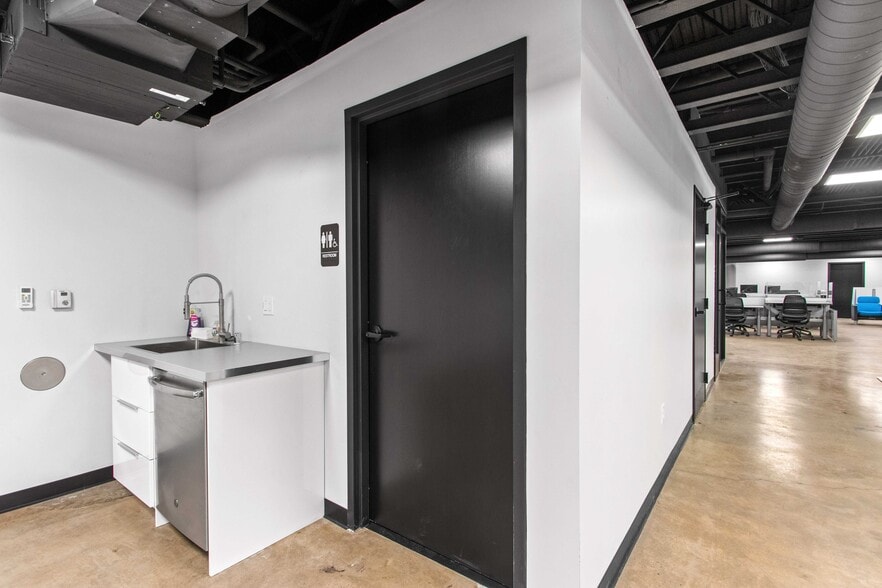 More Photos Of 423 W College Ave, Appleton General Retail For Sale