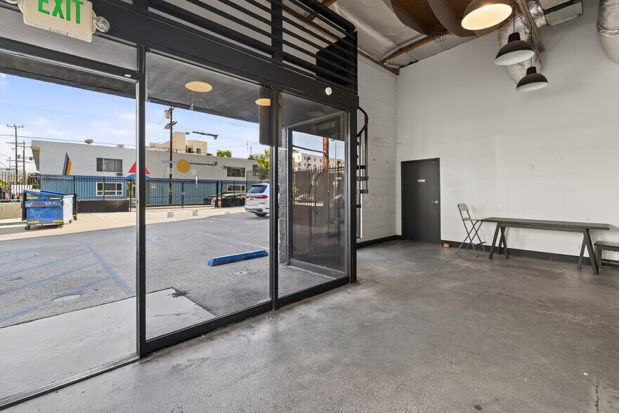 More Photos Of 11105 Weddington St, North Hollywood Service For Lease
