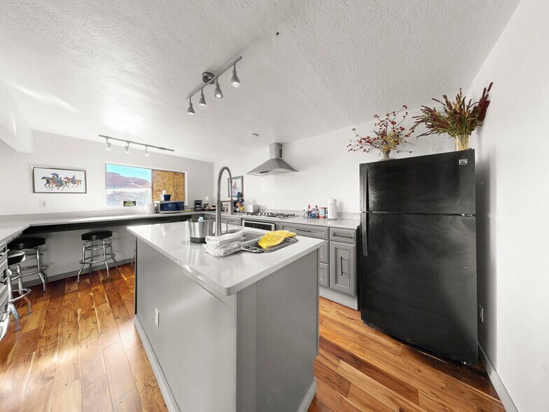 More Photos Of US 163 & San Juan River, Mexican Hat Hospitality For Sale