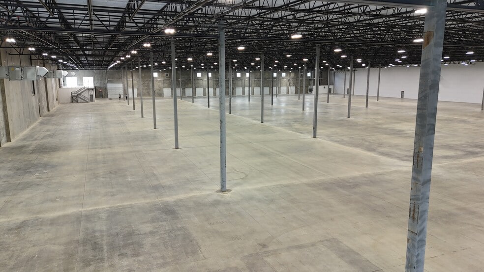 More Photos Of 1900 Airport West Rd, Mansfield Warehouse For Sale