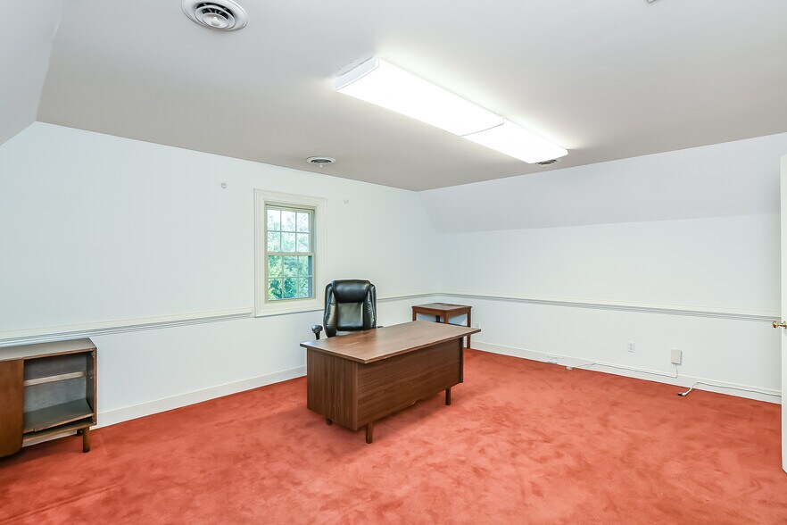 More Photos Of 1900 E Parham Rd, Henrico Office For Sale