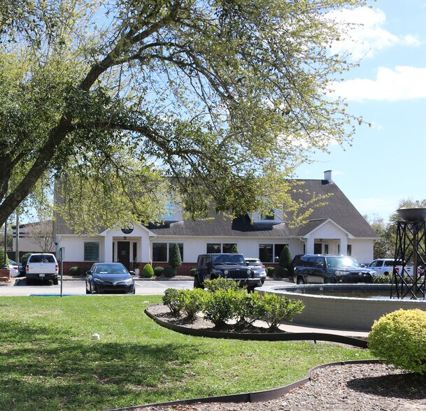 More Photos Of 308 W Parkwood Ave, Friendswood Medical For Sale